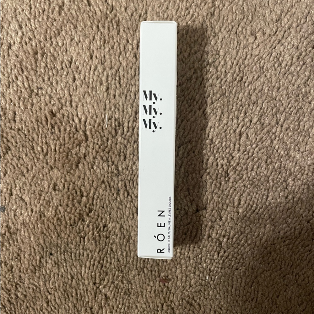 Róen liquid lip balm in the shade Scout
